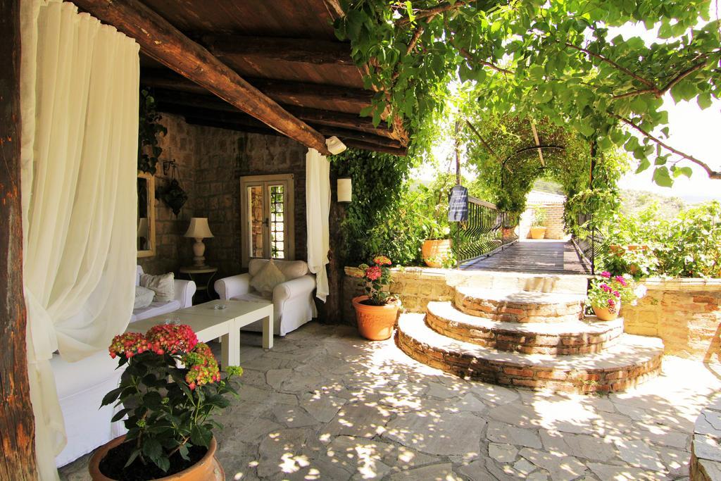 Manici Kasri Hotell Küçükkuyu Exteriör bild